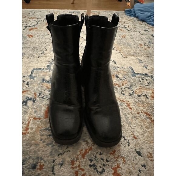 Nasty Gal Faux Croc Chelsea Boot - Picture 2 of 7